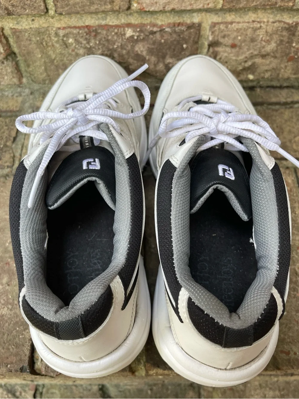 FootJoy Men’s Golf Shoes Size 10 White Black Spiked Leather 45428